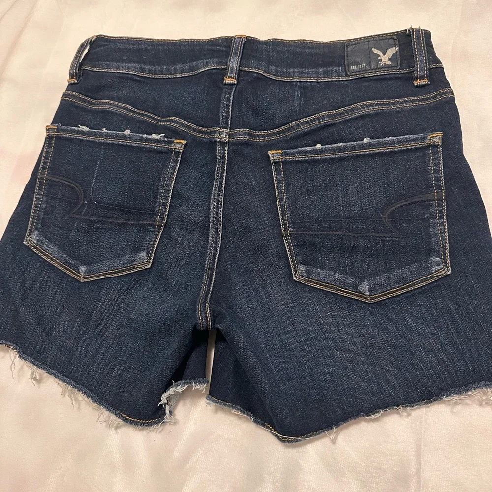 American Eagle Outfitters Women's Dark Wash Jean Shorts - Picture 7 of 7